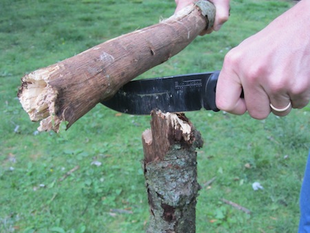 using your knife to baton firewood